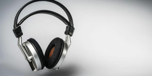 4 popular cordless headphones for TV